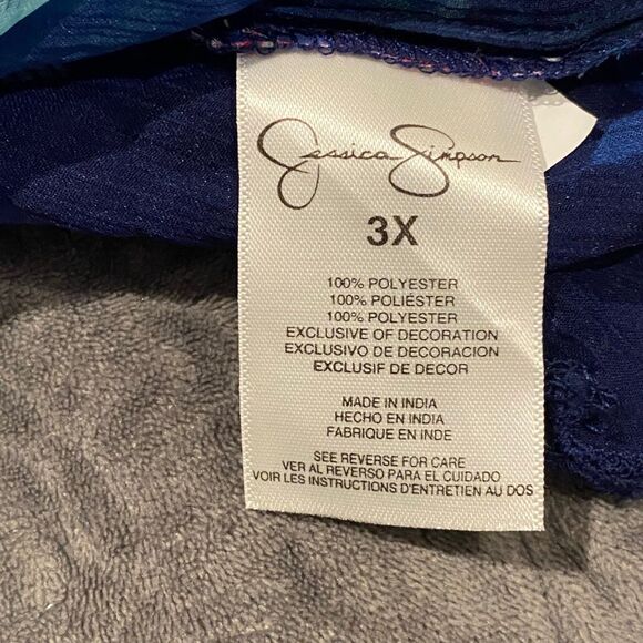 Jessica Simpson Blue Blossom Floral Blouse
Size 3X NWT - Picture 8 of 8